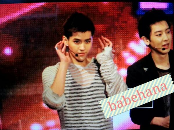 vsoshihyo's tweet photo. noprob :)RT @vWhofank: thanks noona RT vsoshihyo: handsome kris~ RT @vWhofank: @ Y-STAR Live Power Music cr.babehana http://t.co/leo4N1xij7"