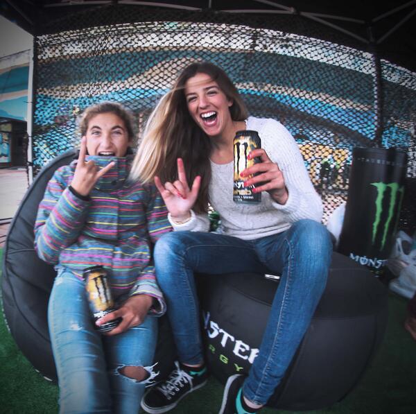 #Truckast <a href="/ainaraymat/">ainara aymat</a> <a href="/marareymuguiro/">mrm</a> tomando  #Rehab antes de su manga #CircuitoVasco #Surf #Sopelana #MonsterEnergy