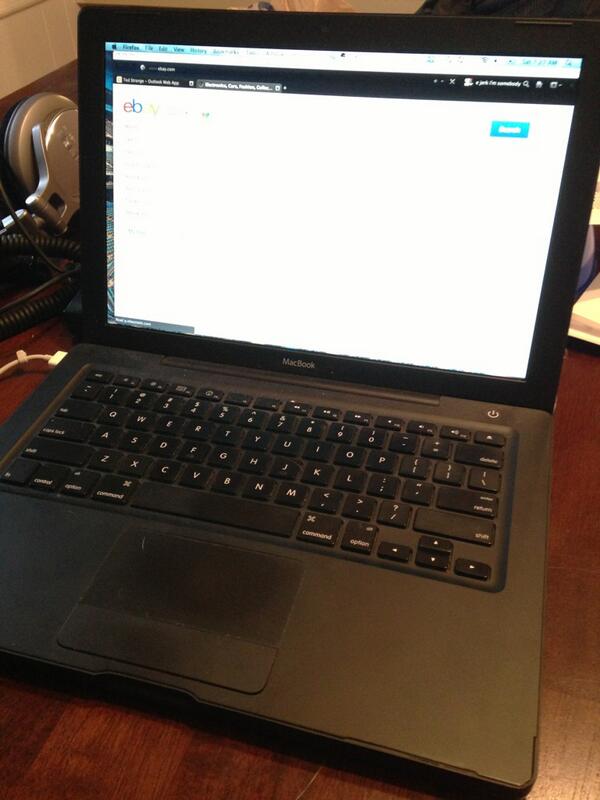 teddyballgamebb's tweet image. Man this Mac is running slow... #cuemacjokes #pcnerds