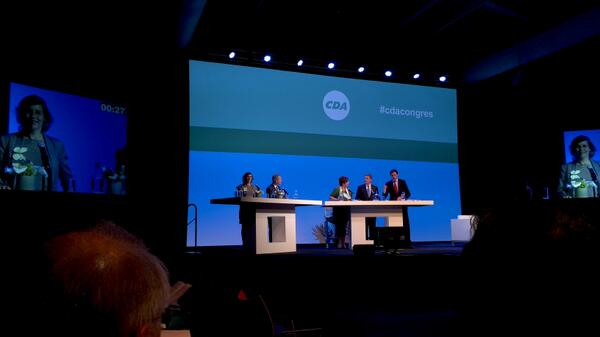 G500NL's tweet photo. Weer motie van @G500NL deelnemer aangenomen 'Resolutie over beeld en geluid door @annetteweerts.  #CDAcongres http://t.co/6mjUZIgIyJ”