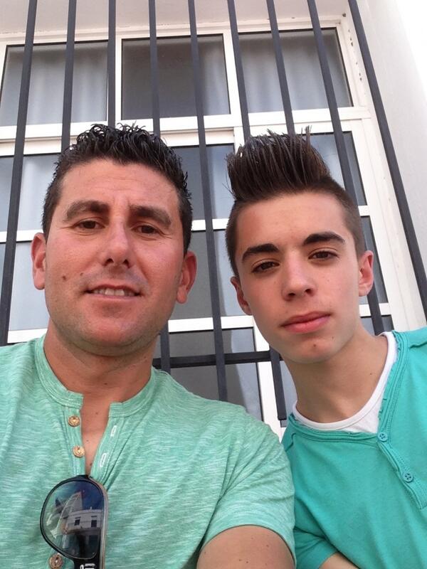 manoloretra's tweet photo. Comiendo con mi familia  en la peña taurina!! @JulioGuijarro_6 http://t.co/6XBfbDltka