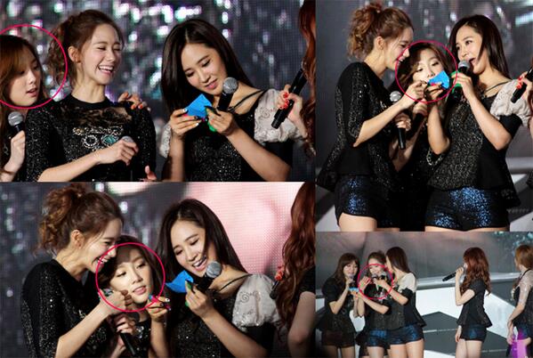 taeyeonics's tweet image. Remember when Taeyeon trying to read a letter next to tall SNSD members. Haha #midgetproblems