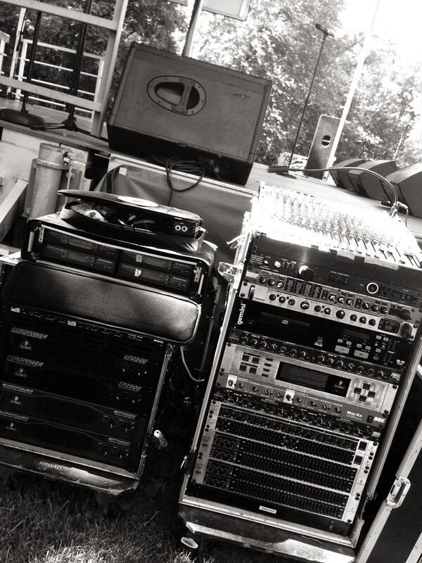 MurciMusic_'s tweet image. We on our live ish right now!! #bowiefest #ineffect