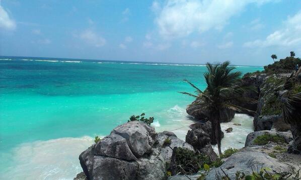 EnLaRivieraMaya's tweet image. Con ésta panorámica de #Tulum les deseamos "buen fin de semana"