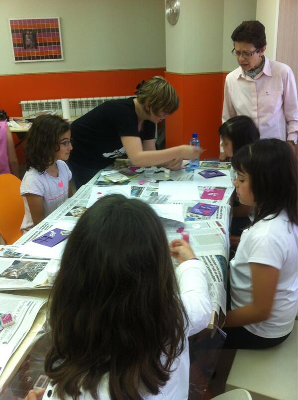 Guspira's tweet photo. Totes atentes a les explicacions de la professora avui al Club Undaris http://t.co/5mU0JAy3zF