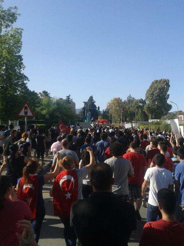 Burasi lefkosa.. <a href="/okanbayulgen/">okan bayulgen</a> <a href="/Minetugay/">mine tugay</a> <a href="/ceyhunyilmaz/">Ceyhun Yılmaz</a>