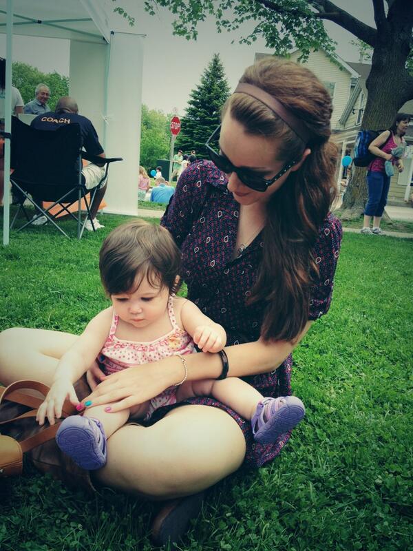 Francesca_Bucci's tweet image. Unionville festival 2013! Zia Francesca and the smoochy. #UnionvilleFestival #FirstDaysOfSummer #Family #Summer