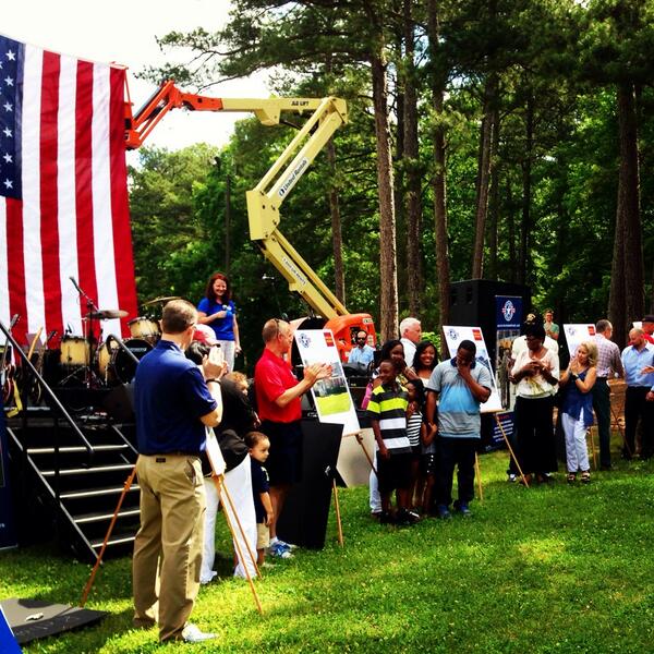 StoneMtnPark's tweet photo. 5 military fams receive mortgage free homes from @Op_Homefront thanks 2 @WellsFargo &amp; @United_Rentals #5homegiveaway http://t.co/yqjLhhg269