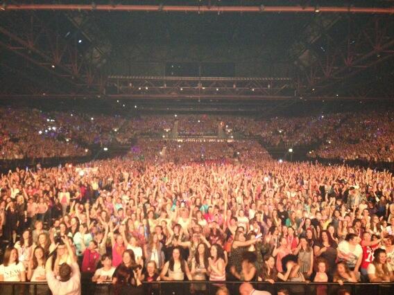 Here's the pic as promised from 'The Big Gig' i hosted today in @lgarena Birmingham for @girlguiding .. #CrazyCrowd