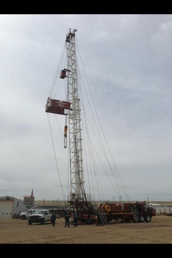 shezznasty's tweet photo. Big sexy ready to pull the guts out of the earth #rig44 #doubletrouble #bigiron http://t.co/d1iSmRUNzW