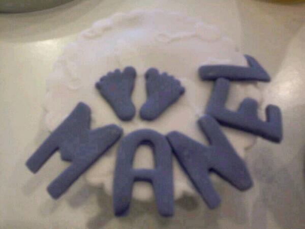 pvinaroz's tweet image. La tia currandose madalenas para el nano!!!! #onlyonemonth!