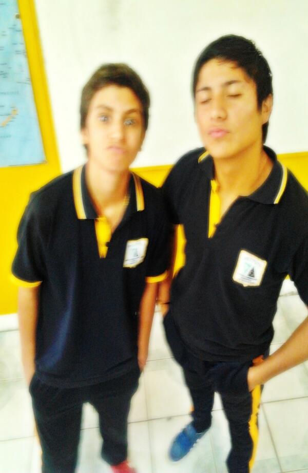 IvanCastroP's tweet photo. Dia Normal En El Liceo ! http://t.co/7kuRuH1SHU