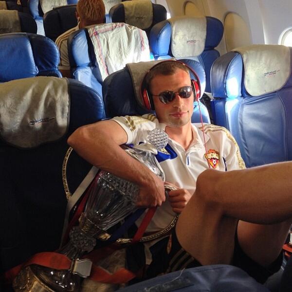 CSKAstuff's tweet image. Василий Березуцкий: Рядом сидим (instagram.com/p/aBkuqGwDb1/)