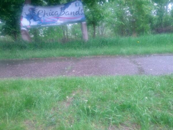 MFG_FANS24's tweet photo. Hiding in the tent as matt continues on. Rainy rainy rain. http://t.co/K4sIt2opWm