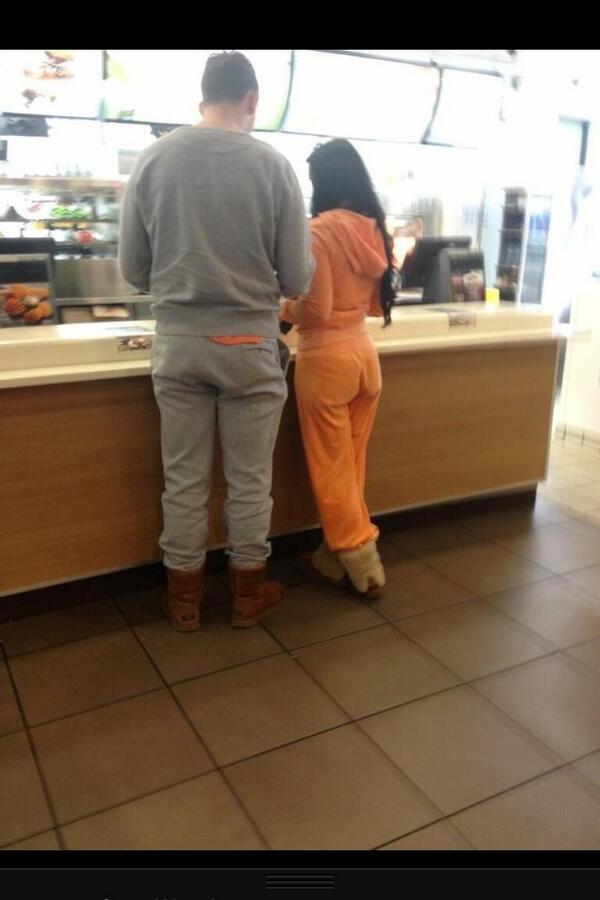 FullGreyTracky's tweet photo. Oooooo happy tracky couple ....
#DressTheSameAsYourBoyfriendDay http://t.co/fSz3Oi1MS3