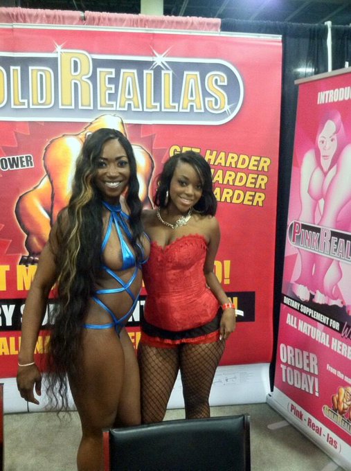 @uniquesutraxxx http://t.co/06WMLHeT6q<a class="tags" target="_blank" title="On Twitter" href="/?out=eyJ0eXAiOiJKV1QiLCJhbGciOiJIUzUxMiJ9.eyJpYXQiOjE3MjIyODQyMjMsImlzcyI6InR3cG9ybnN0YXJzLmNvbSIsIm5iZiI6MTcyMjI4NDIyMywiZXhwIjoxNzUzODIwMjIzLCJyZWRpcmVjdF91cmwiOiJodHRwczovL3R3aXR0ZXIuY29tL3VuaXF1ZXN1dHJheHh4In0.9tB4PllsZMZIdd2LVcSzIFxcaRi_0zRon9-s_yERTNbjj1OKz2xN-14Q4XkQoqnGwfsxKsl4hbs7dl0iqBrvOw">@uniquesutraxxx</a><a href="/tag/tomorrow"class="tags"><span>#tomorrow</span></a><a href="/tag/vegasbaby"class="tags"><span>#vegasbaby</span></a><a href="/tag/avn"class="tags"><span>#avn</span></a>