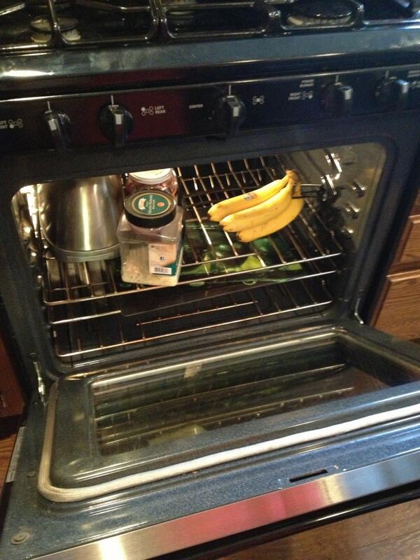 XanderEnter's tweet image. Mom, what are you thinking