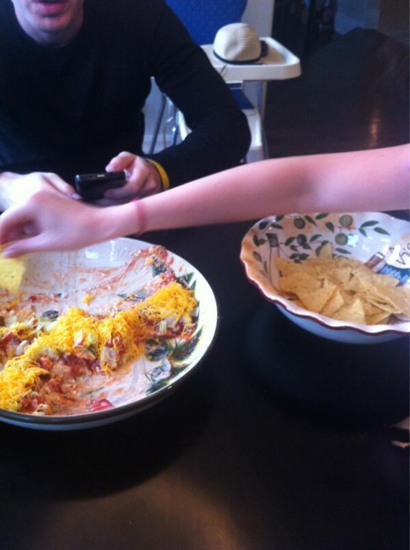 thaoriginalboo's tweet image. why @stephaniewace is the best #siblingfun