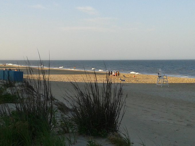 I forgot how much I love the Beach.. http://t.co/mH51IR5U2H<a href="/tag/boiledpeanuts"class="tags"><span>#boiledpeanuts</span></a>