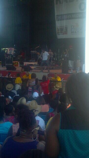MissKaraB's tweet photo. My Life is Complete. Got to see one of my fav artist in concert @raheem_devaughn at #StoneSoul2013 #RVA http://t.co/y5ZcNehmJ6