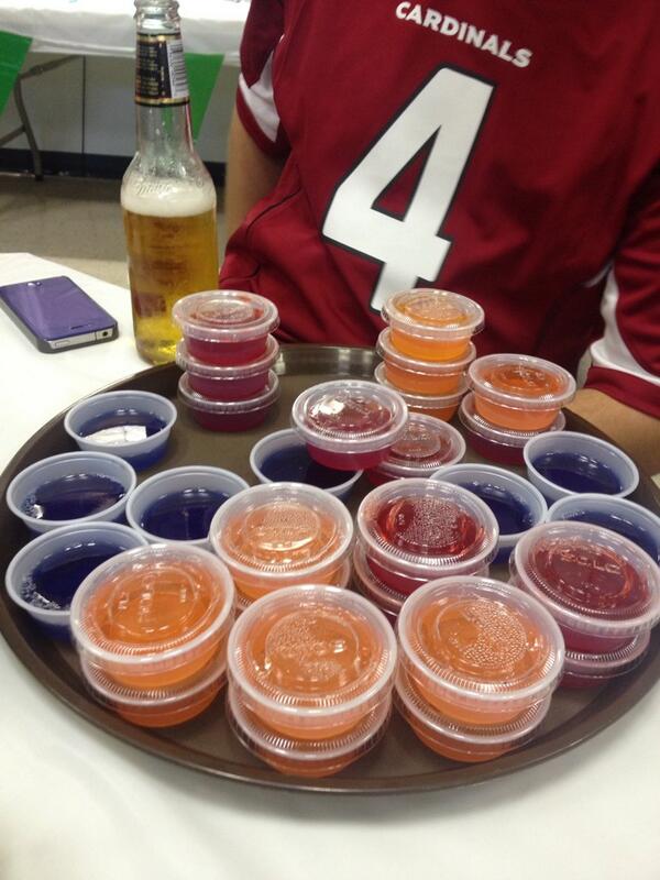 KaylaRolufs's tweet photo. Oh no! Round 2 #jelloshots #wastypants http://t.co/xACHxytZT4