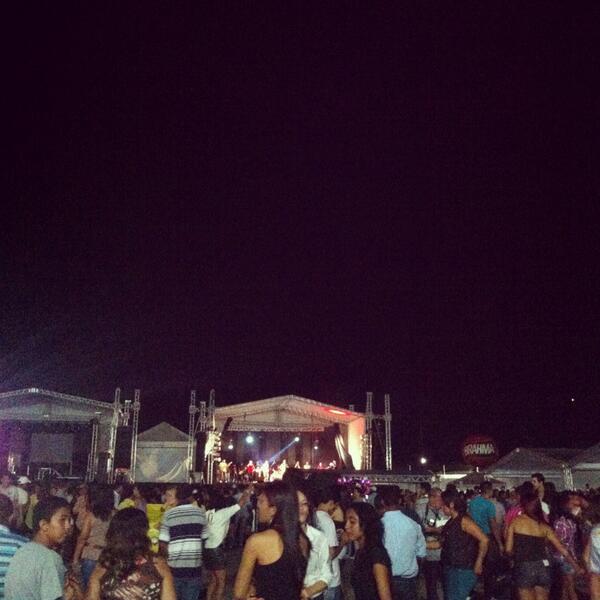 shockcasashow's tweet photo. A festa está apenas começando! #SHOCKANTE #arraiádovavá2013 http://t.co/3v9Ix4V2l9