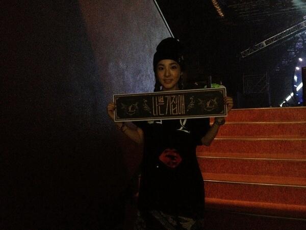 krungy21's tweet photo. 나... 입장하다 쫓겨나쪄.. ㅠㅠ 사녹보고싶은데. 그래도 지켜보고있다!!! +.+ http://t.co/KiPgOgokQx