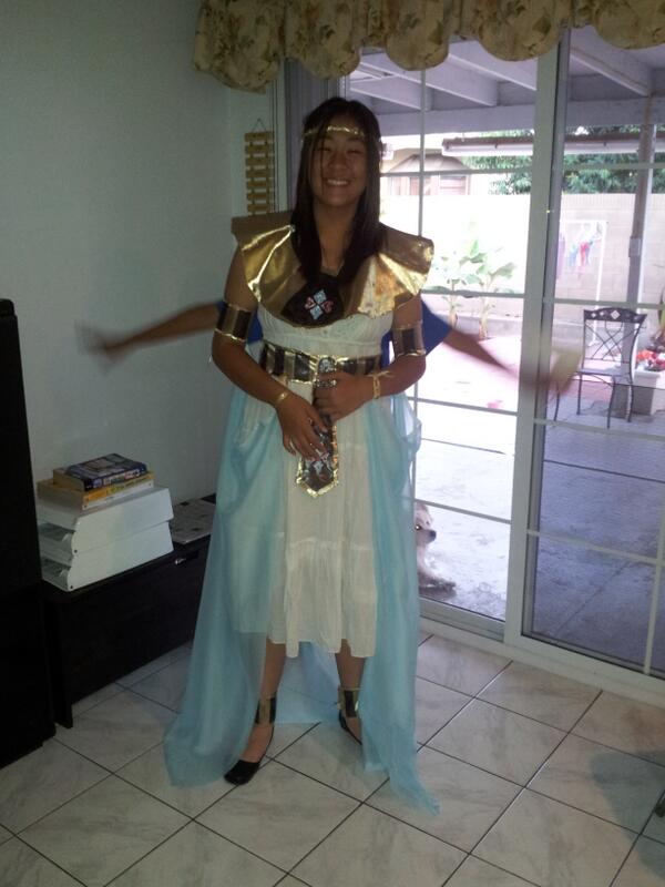 grneggsandpham's tweet image. I am the coolest fucking cousin #madeeverything #butthedress #Cleopatra