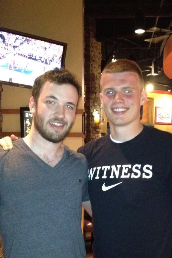 MattMitchell67's tweet image. @MrsTylerKSR met drew barker tonight at Boston's pizza in Columbus Ohio #randomplace