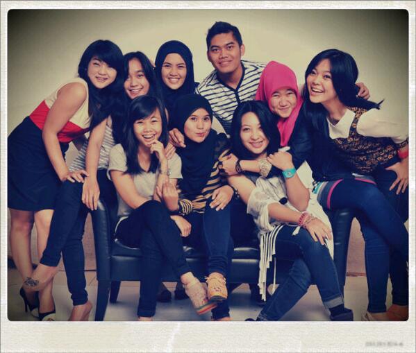 cuslicious's tweet photo. : ♥♡ @HairiraNindya @ecikayanti @sitisuryani14 @firmandrmawan @Fujirumarti @giintaan @Radesta_2 @MMargalita http://t.co/OwBX6s4EkG"