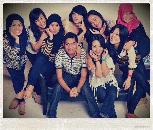 cuslicious's tweet photo. "@evaamelani: @Radesta_2 @firmandrmawan @Fujirumarti @MMargalita @ecikayanti @HairiraNindya @sitisuryani14 @giintaan http://t.co/Q8dJDsQWPl"