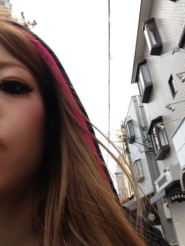 cibi0707's tweet photo. 今日の化粧
いいかんじ。やのにバイト
やのに、すえっとにパーカー
まあいつも通りの格好の出勤。笑
そして赤のミニチャリ。笑 http://t.co/F8FPQADMLL