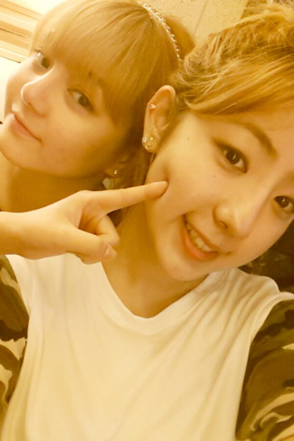 Real_Tiny_G's tweet photo. 안녕하세요~~쩨이민입돵
여러분보고싶어용ㅜㅜ
보고싶은맘에 명지와귀요밍 차칵
이손은 누구손일까요!?!?
ㅎㅎㅎ내볼에 저귀여운손짓을대체누가한거양~~
여러분우리다시볼그날을꾹참고기다려용
#puddingcamera http://t.co/qEKfvBpTfN
