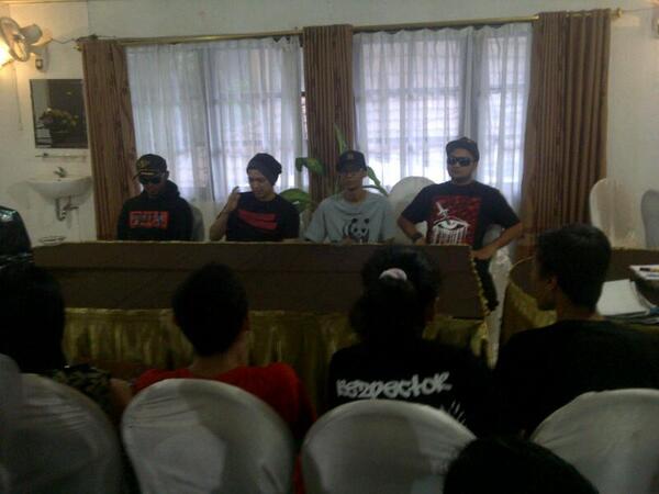 TitzGomez's tweet photo. Temu Kangen dgn Rezpector Madiun.. #RUFA Cc: @BondanF2B http://t.co/8v9g4MWc8K