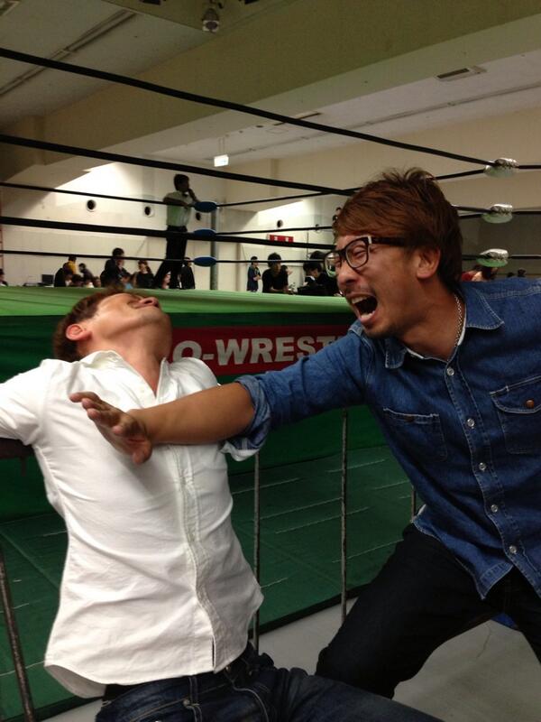 tomoking37's tweet photo. 牟田のチョップは効きました(´Д` )
 RT @onessoul37: 博多ミーティングのアフターは何とプロレスに…

牟田くんと新免くん、ハマり過ぎて観戦中に試合し始めました😱 http://t.co/2ka8mgVEqT