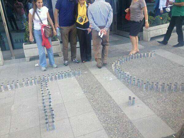 can6prmk's tweet photo. Bira şiselerinden değil polisin attığı gazlardan yazıldı o T.C. http://t.co/Fjv9HVuoLF