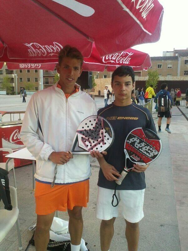 Dartech_carbono's tweet photo. @Dartech_carbono en la final de la 4a #CopaCyL padel Salamanca!Ánimo @IranzoSebas y @javiolo96, a por todas!Foto PRP http://t.co/XllTPtHPej