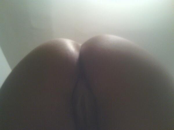 SUPRANVRDY's tweet photo. @TheRealPython HOW U BE PY! SO U FAVORITE DOGGIE STYLE! RIGHT THANG 4 BANG! BANG! SLOW THANG! http://t.co/DgmJdsjIY2