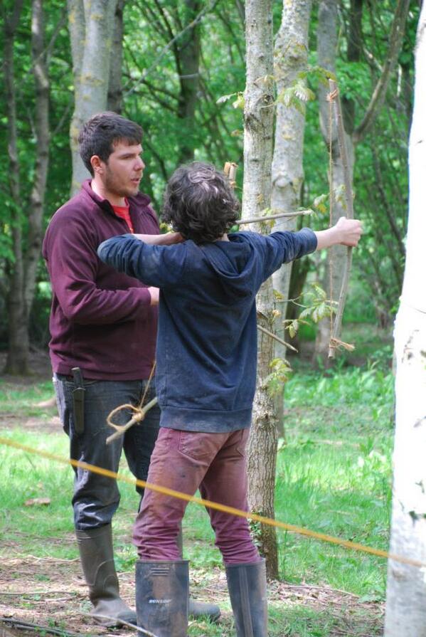 Outdoors_Group's tweet image. Make your own bows &amp;amp; arrows at #Exeter #ForestSchool and practice #archery skills! :-)