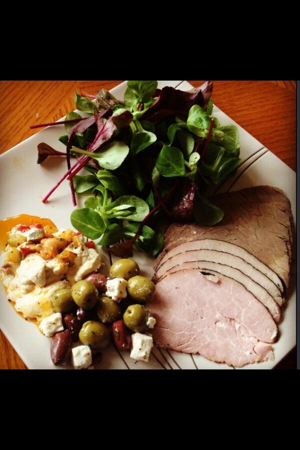 DarraghChurch's tweet photo. @FoodFlicker Roast beef and ham, homemade lemon and roast veg hummus, olives and feta, mixed greens #leanlunch http://t.co/3sxhuODvOA