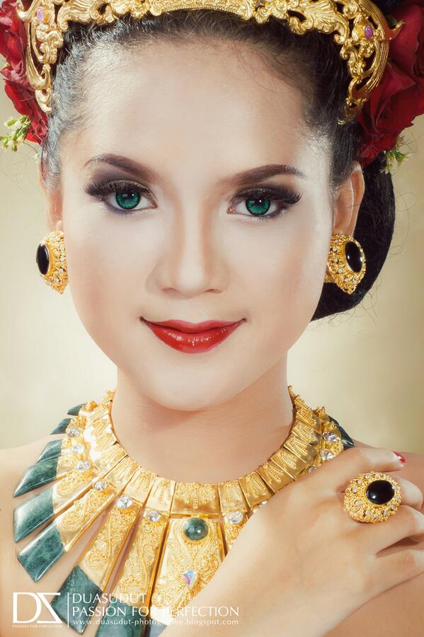 RT <a href="/DuaSudut_Team/">DuaSudut Photography</a>: Fashion Beauty | <a href="/Mahaswari/">Gek Wulan</a> Make up Part 2
Photo : Fredy  duasudutphotography.com