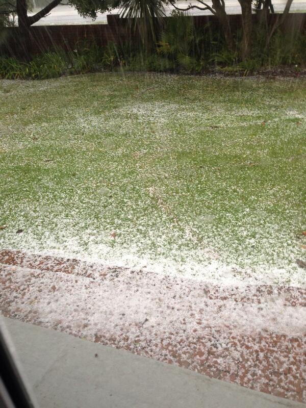 Tdan4th's tweet image. “@dripsteh: @Tdan4th @GJCarter4 @ComteKate Thought cape town didn't get snow?” It's hail not snow, f'ing cold tho