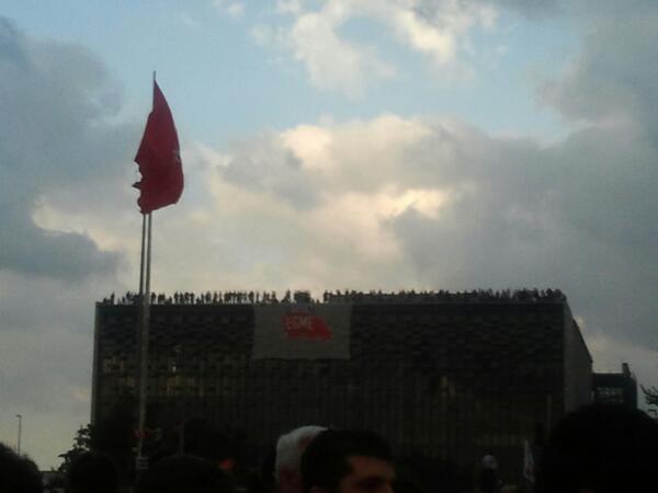 anladim's tweet photo. boyun egme #direngeziparkı #occupygezi #bubirsivildirenis http://t.co/dHhFLnJVeM