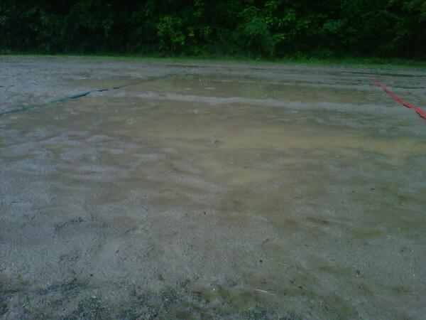 emmiee6's tweet image. beach court or a pond? #toomuchrain #vbprobs