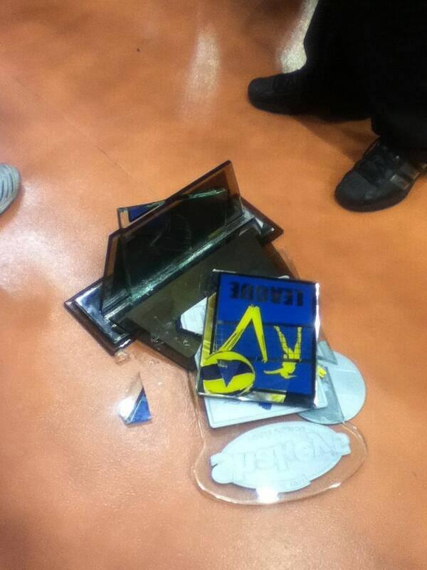 CAVEEMAAAN's tweet image. @FilleisFly First championship trophy ng NU sa Shakey's V-League, nahulog pa. Malapit lang Recto =))) #blueeagle4life