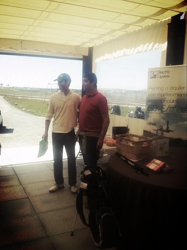 JZamarra's tweet photo. @summumgolf Enhorabuena por el gran profesional que es @wwwgolfdesignes!! Gestión perfecta de un dia #ADNsummum http://t.co/yFXdTvJAvt