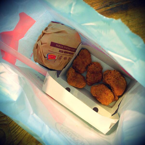 BurgerKing's tweet photo. RT if your Chicken Nuggets get eaten before you make it home http://t.co/RXJvOeFZwN