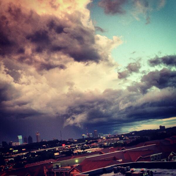 sgeigs7's tweet photo. Crazy clouds over ATL tonight http://t.co/V6gw7hWc9W