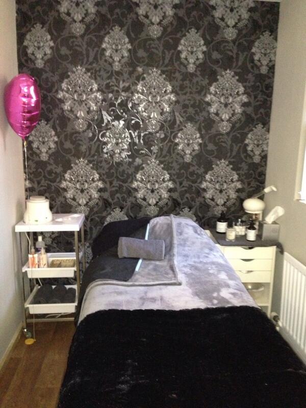 chloecutts's tweet photo. “@BeautyByBray 's new beauty room at cuttsys in bedworth looking good http://t.co/beNR8D32q9”