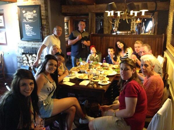 lisa_fordham's tweet photo. Finishing off our family day out in the pub :) http://t.co/f3jfrK430R